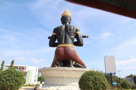 Ta Dumbong- Statue
